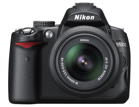 Nikon D5000 12.3 MP with 18-55mm VR Lens